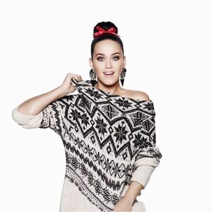 KATY PERRY, H&M holiday sweater, medium
